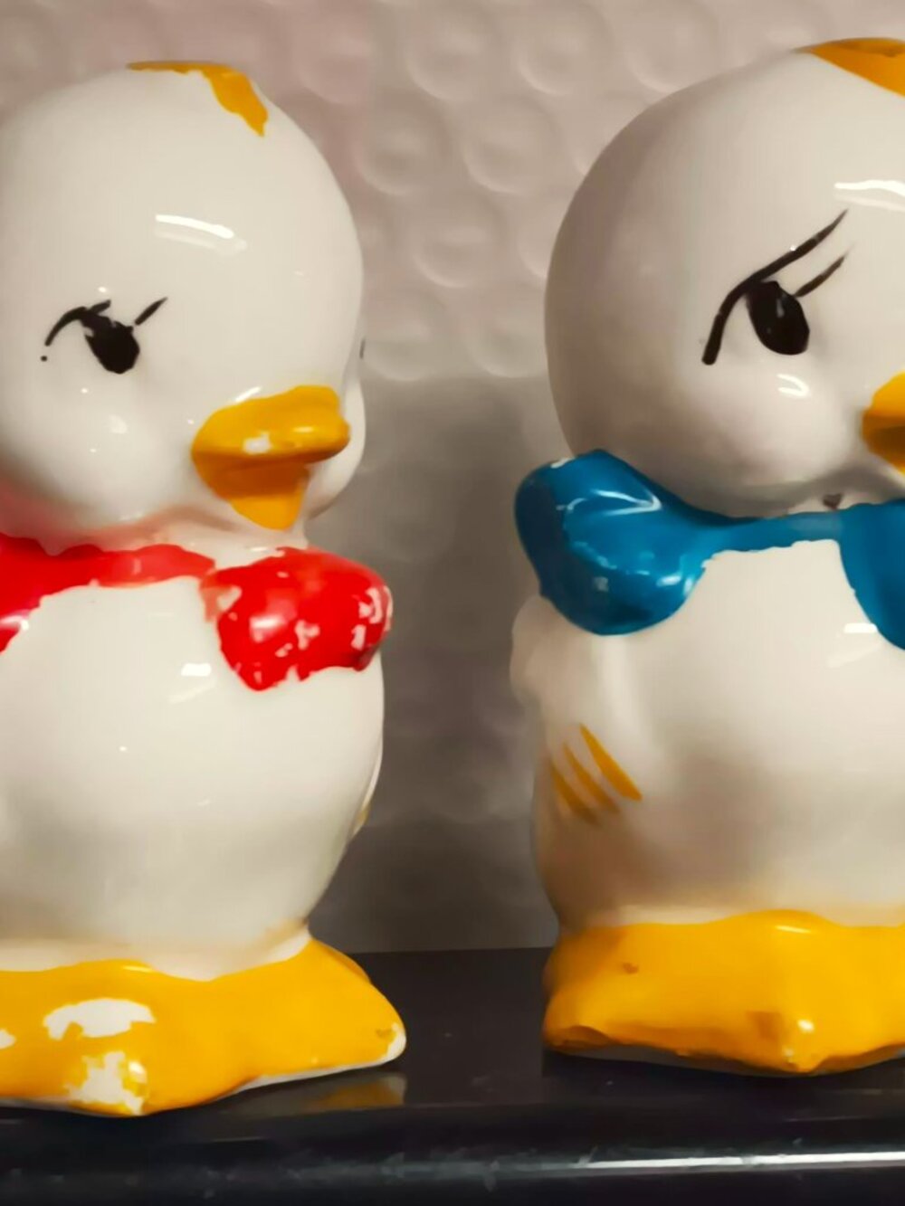Vintage kitschy ducklings salt and pepper shakers, 1940's collectible cuties.